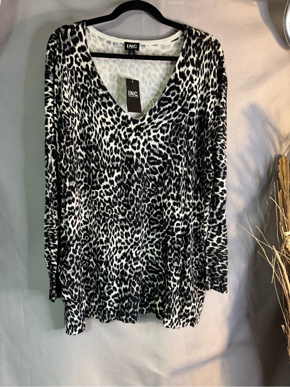 INC International Concepts Black & White Leopard V-Neck Long Sleeve Top